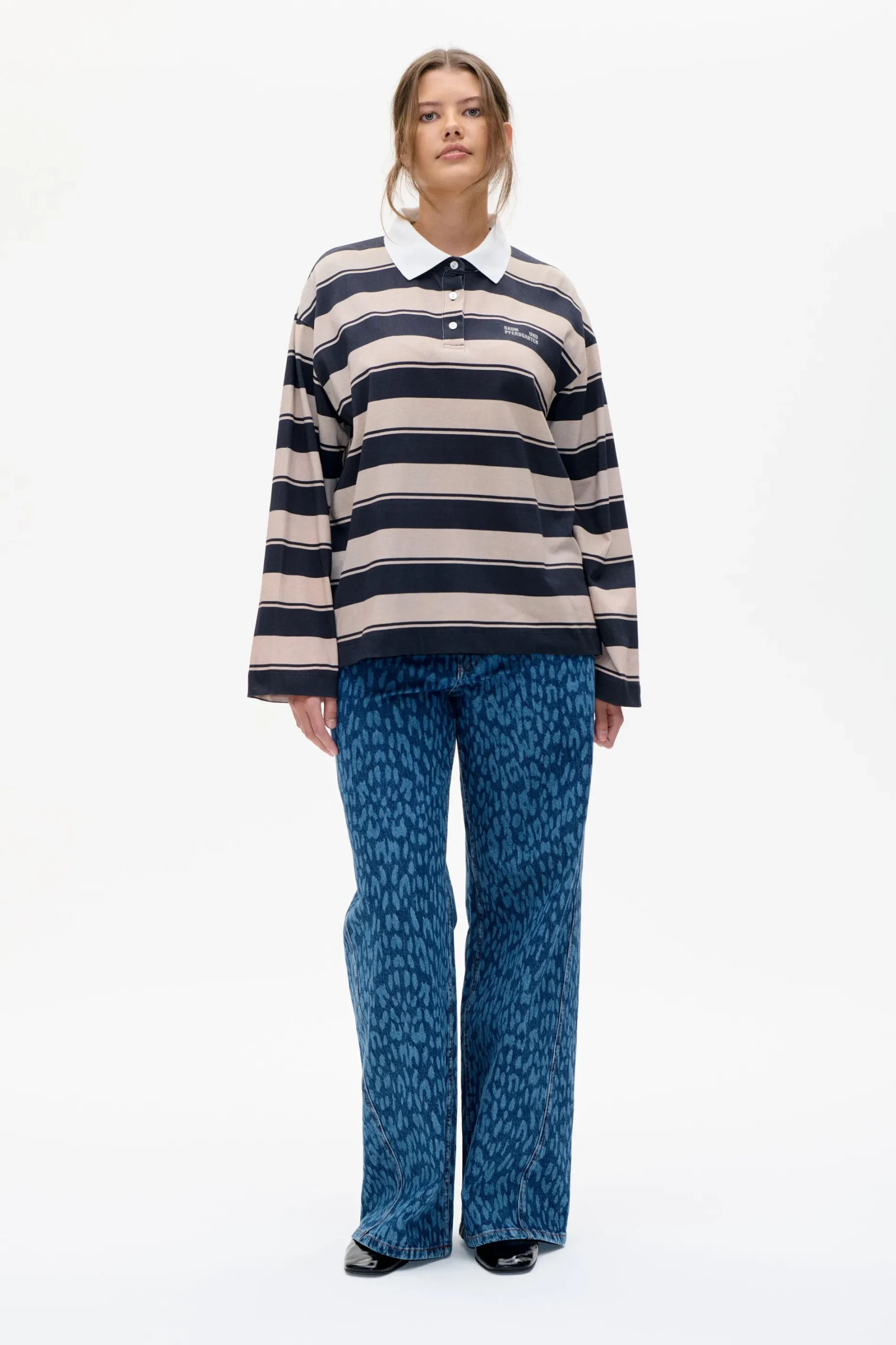 Baum und Pferdgarten Jeanne shirt from | Savannah Football Best